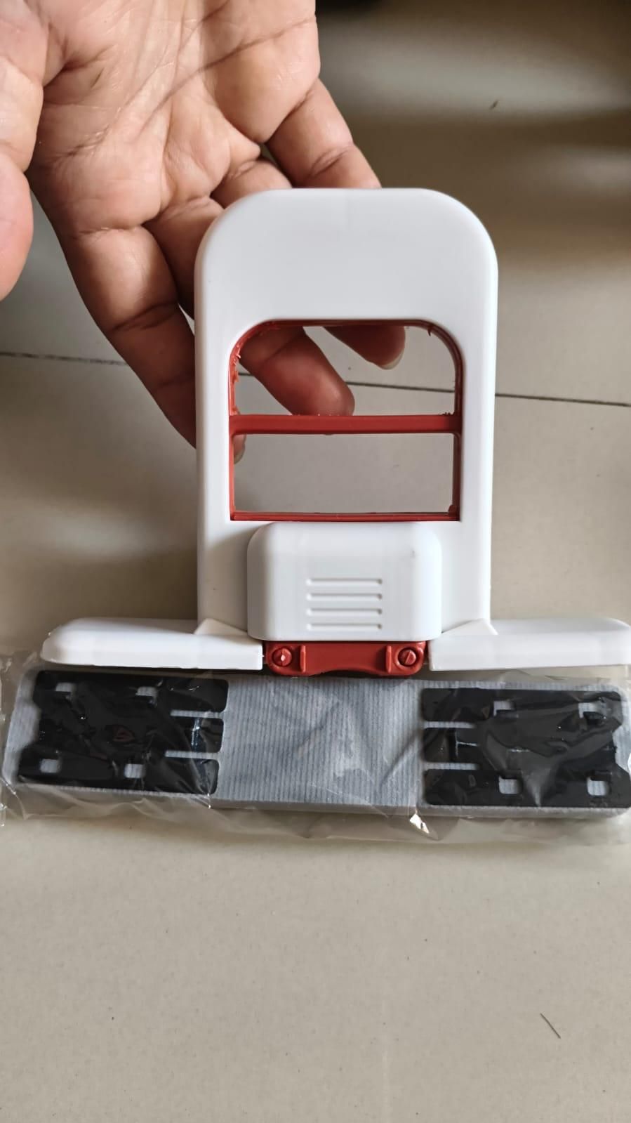 Portable Mini Mop with One-Hand Press – Compact, High-Absorbent Cleaning Tool